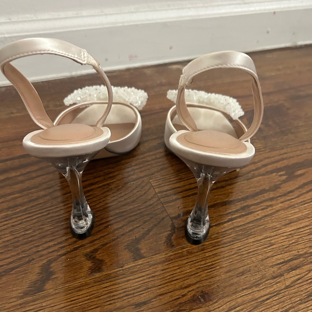 Charles and Keith Elegant White Beaded Bow Women's Sandals - Picture 2 of 4
